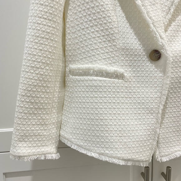 BNWT White Twead Blazet With Brown Tortoise Buttons - Picture 2 of 5